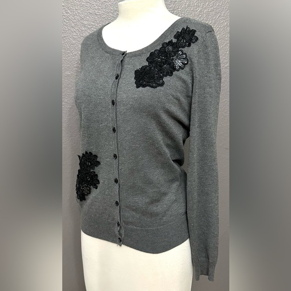 Debbie Morgan Grey Black Embellished Cardigan Long Sleeve Sweater Size Small - Picture 4 of 12